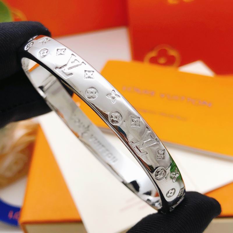 LV Bracelet 01yxx325 (3)