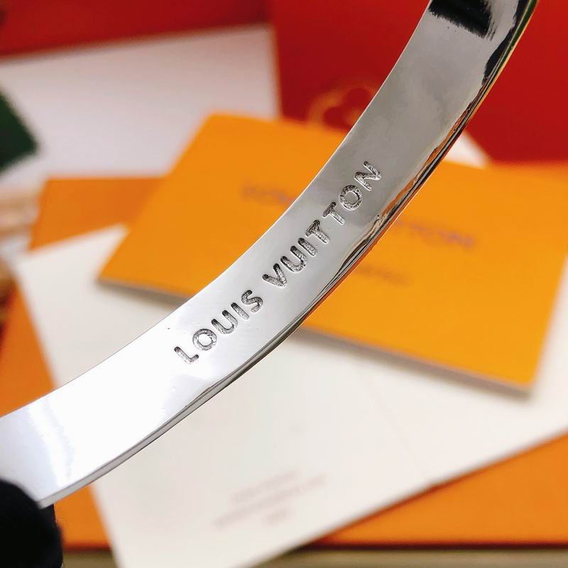 LV Bracelet 01yxx325 (5)