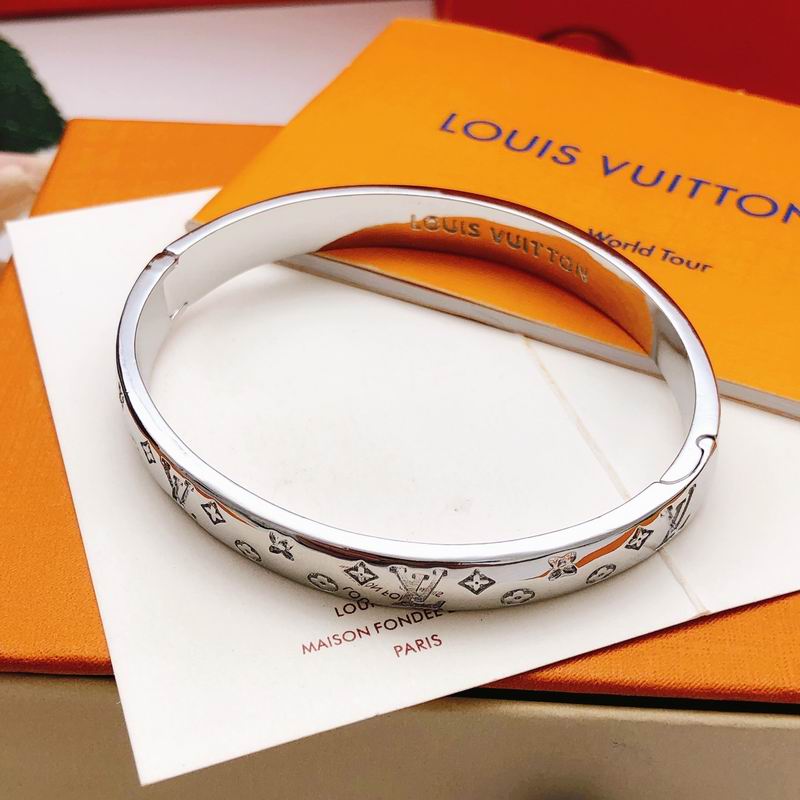LV Bracelet 01yxx325 (8)