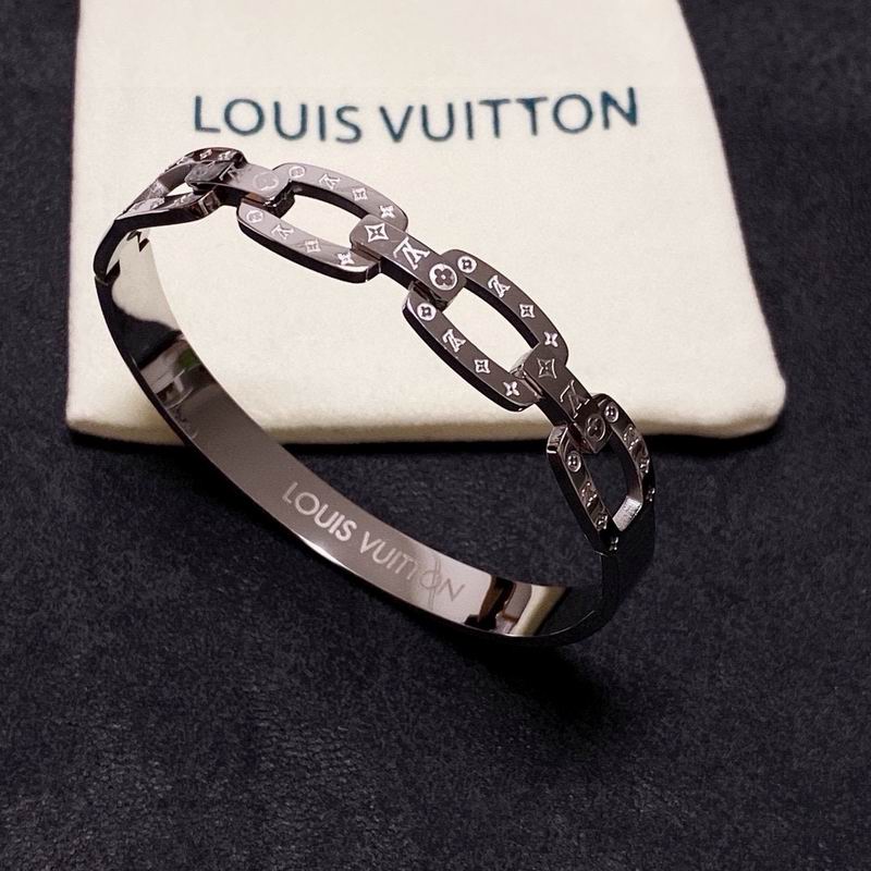 LV Bracelet 01yxx327 (9)