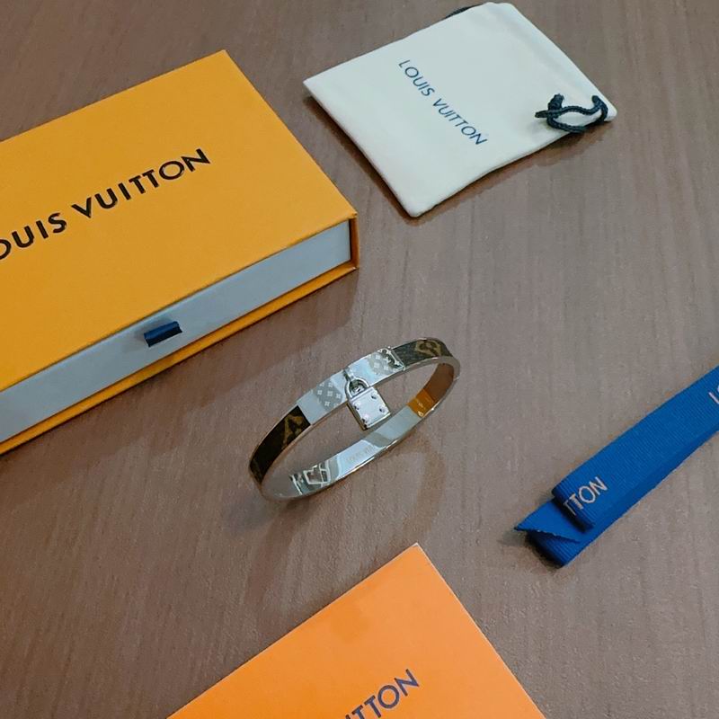 LV Bracelet 11yxx01 (2)