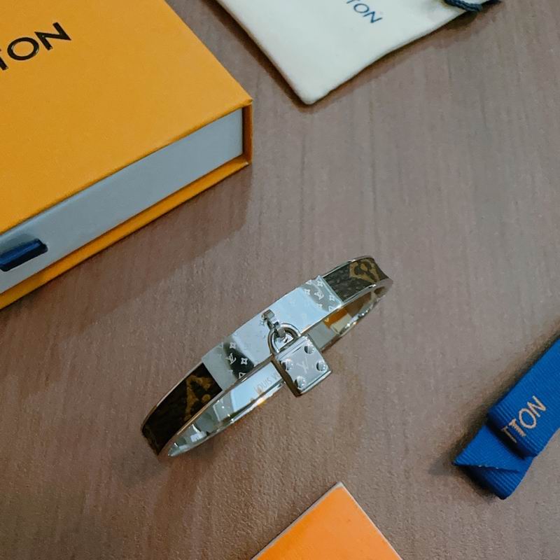 LV Bracelet 11yxx01 (3)