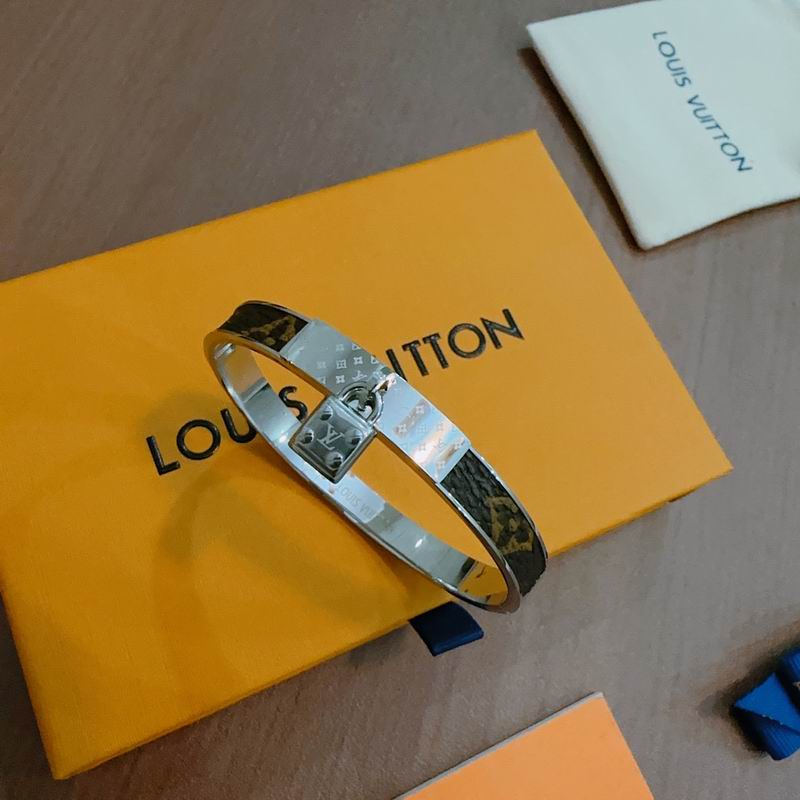 LV Bracelet 11yxx01 (5)