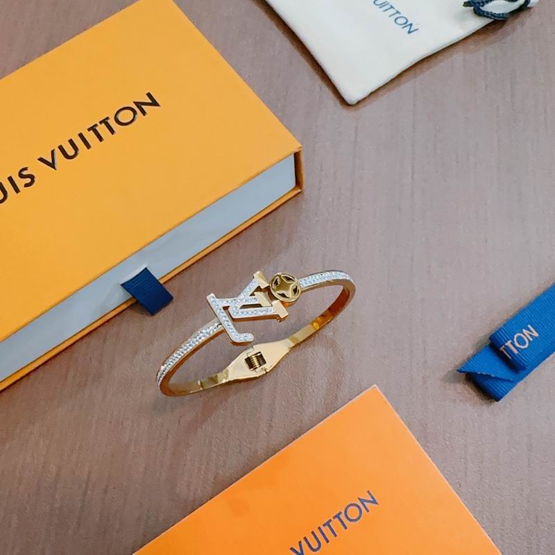 LV Bracelet 11yxx03 (4)