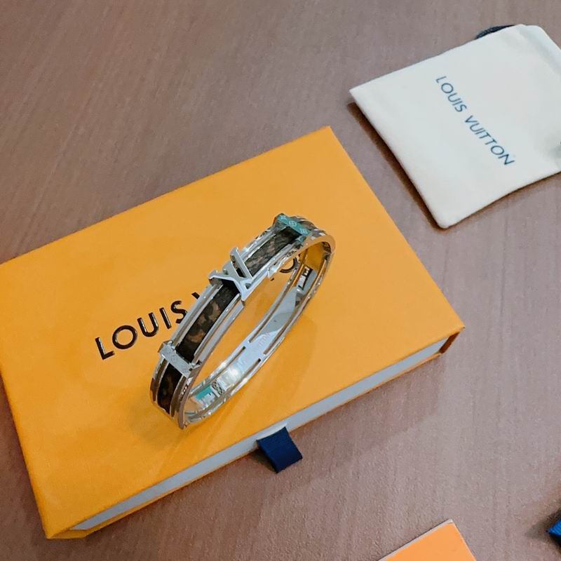 LV Bracelet 11yxx04 (3)