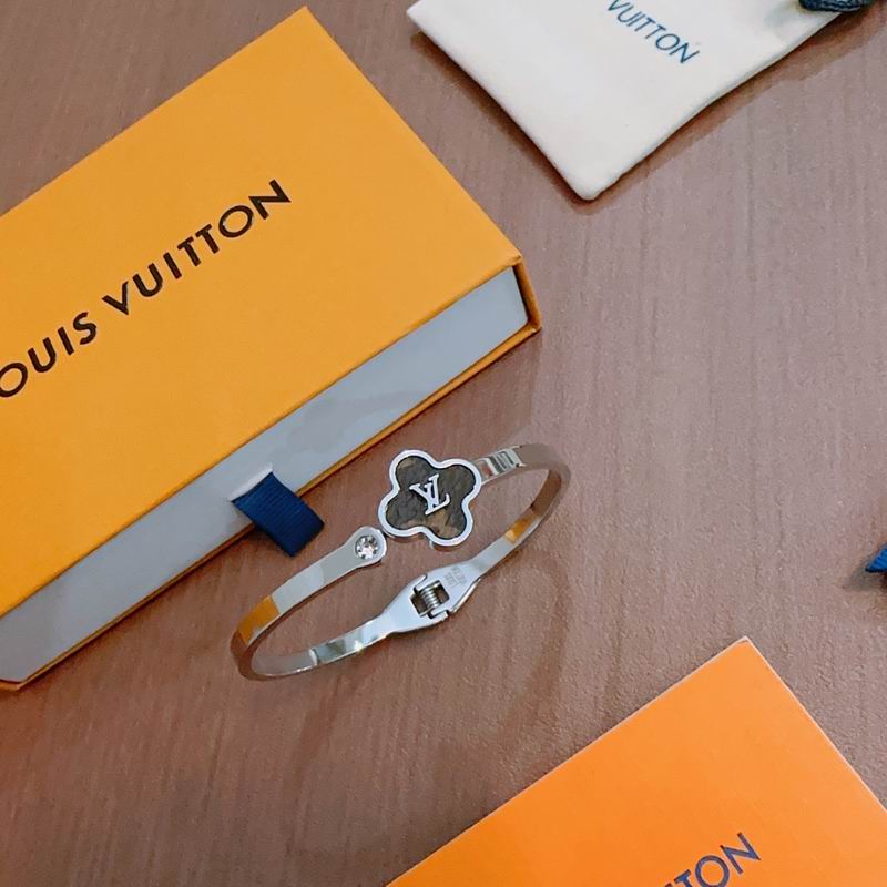 LV Bracelet 11yxx08 (2)