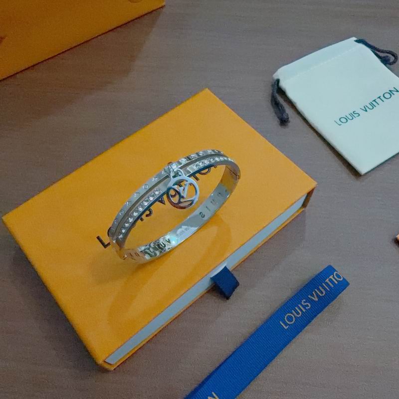 LV Bracelet 11yxx106 (1)