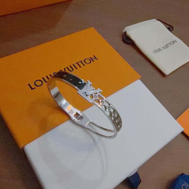 LV Bracelet 11yxx108 (1)