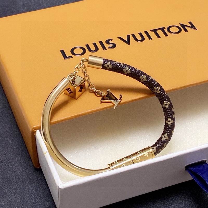 LV Bracelet 11yxx165 (3)