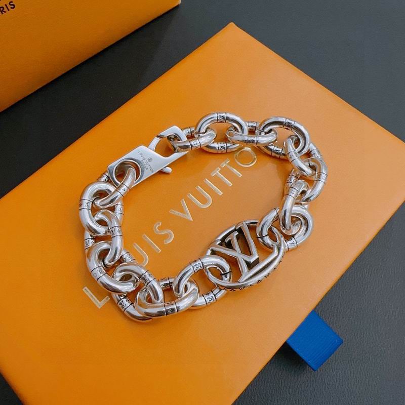 LV Bracelet 11yxx19 (2)