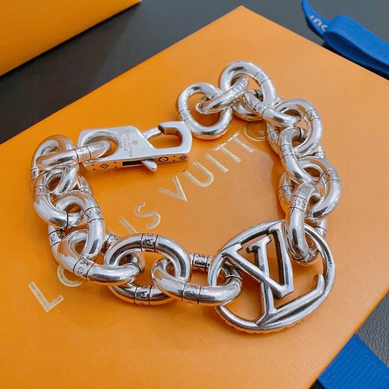 LV Bracelet 11yxx19 (5)