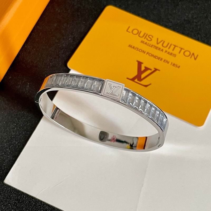 LV Bracelet 11yxx38 (2)