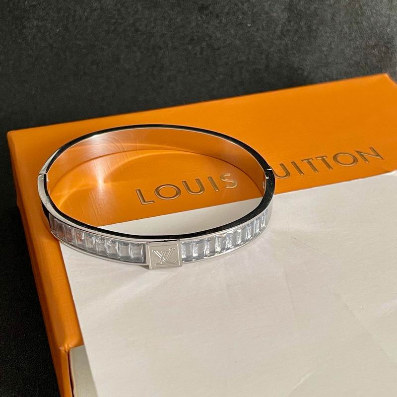 LV Bracelet 11yxx38 (8)