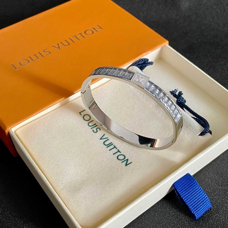 LV Bracelet 11yxx38 (9)