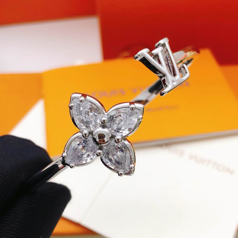 LV Bracelet 11yxx61 (6)