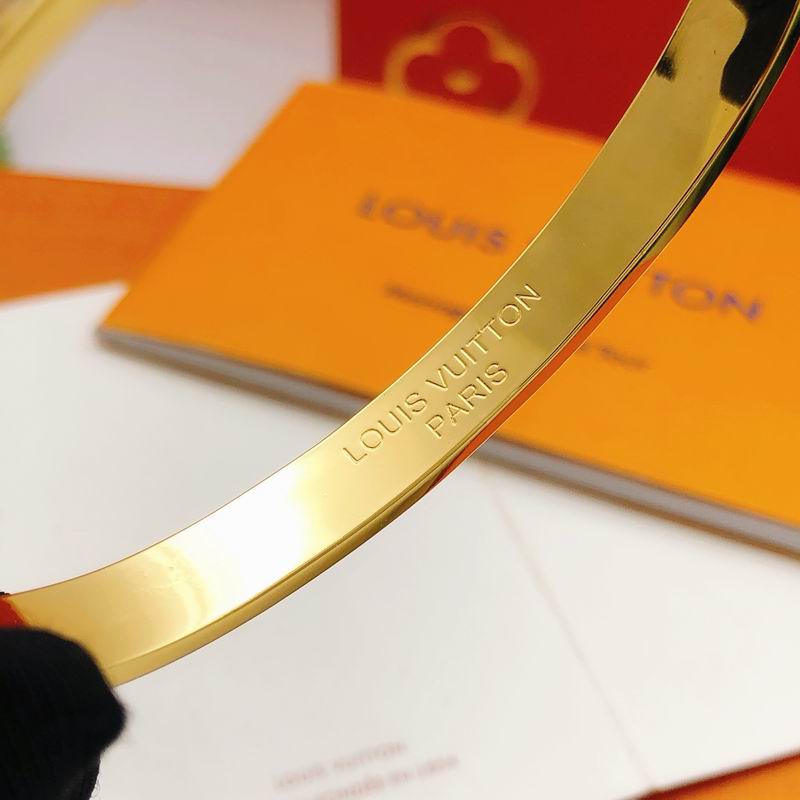 LV Bracelet 11yxx63 (8)