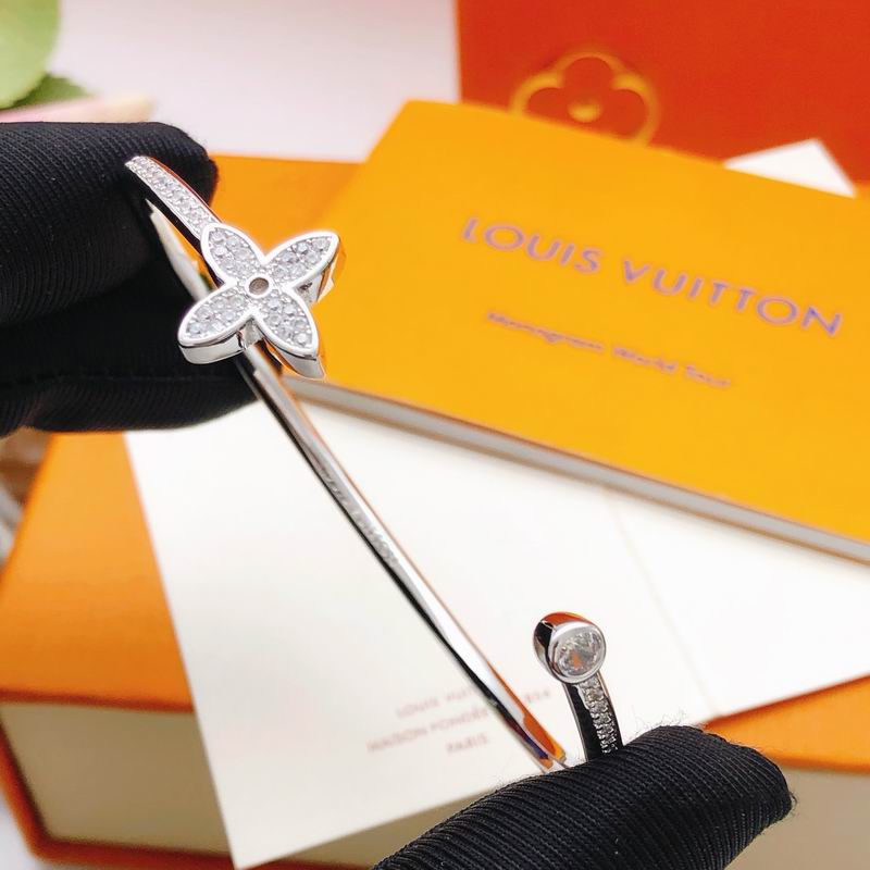 LV Bracelet 11yxx64 (2)