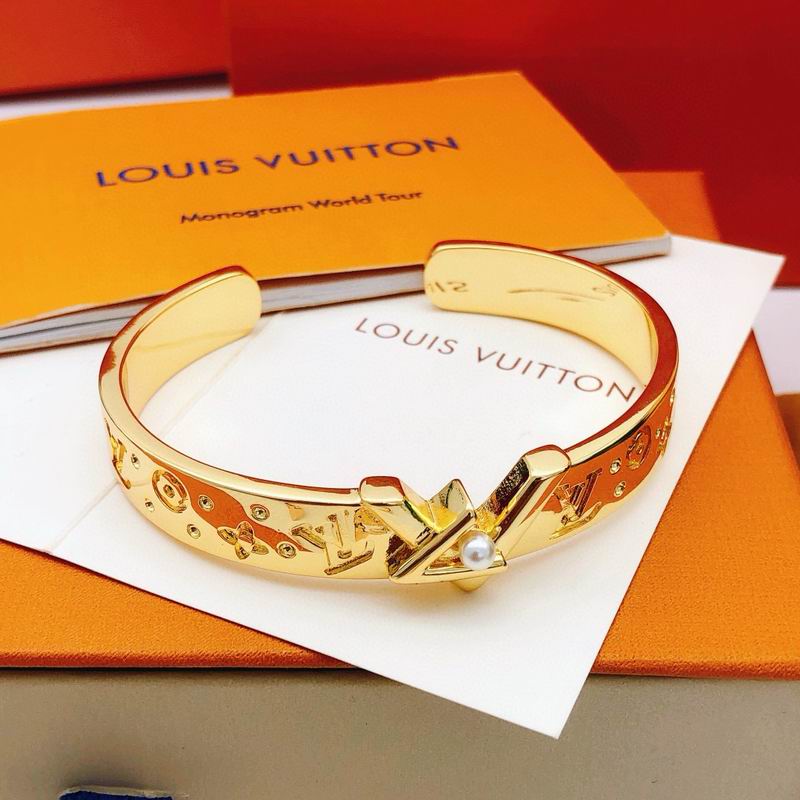 LV Bracelet 11yxx67 (12)