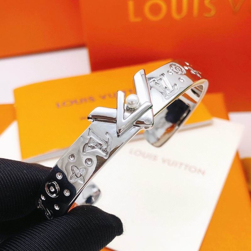 LV Bracelet 11yxx67 (21)