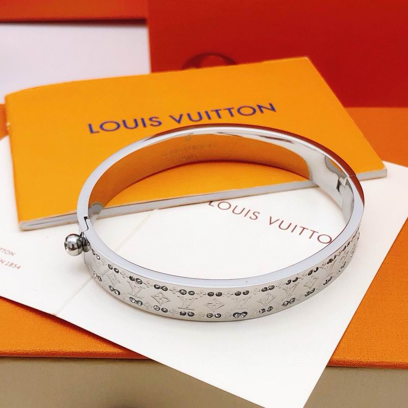 LV Bracelet 11yxx70 (10)