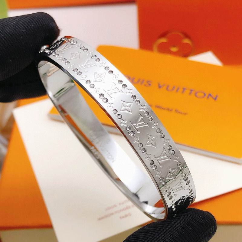 LV Bracelet 11yxx70 (11)