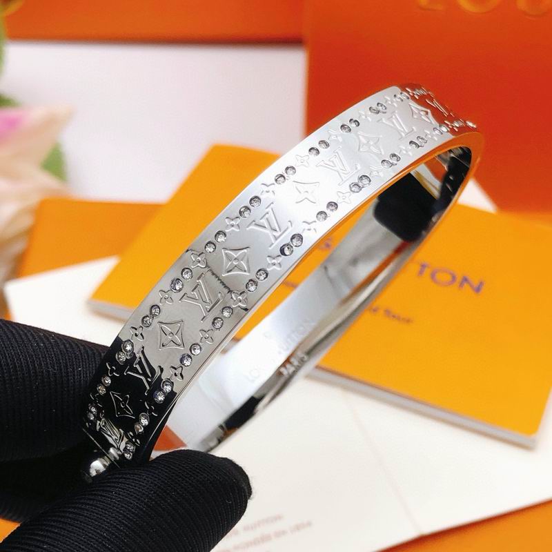LV Bracelet 11yxx70 (12)
