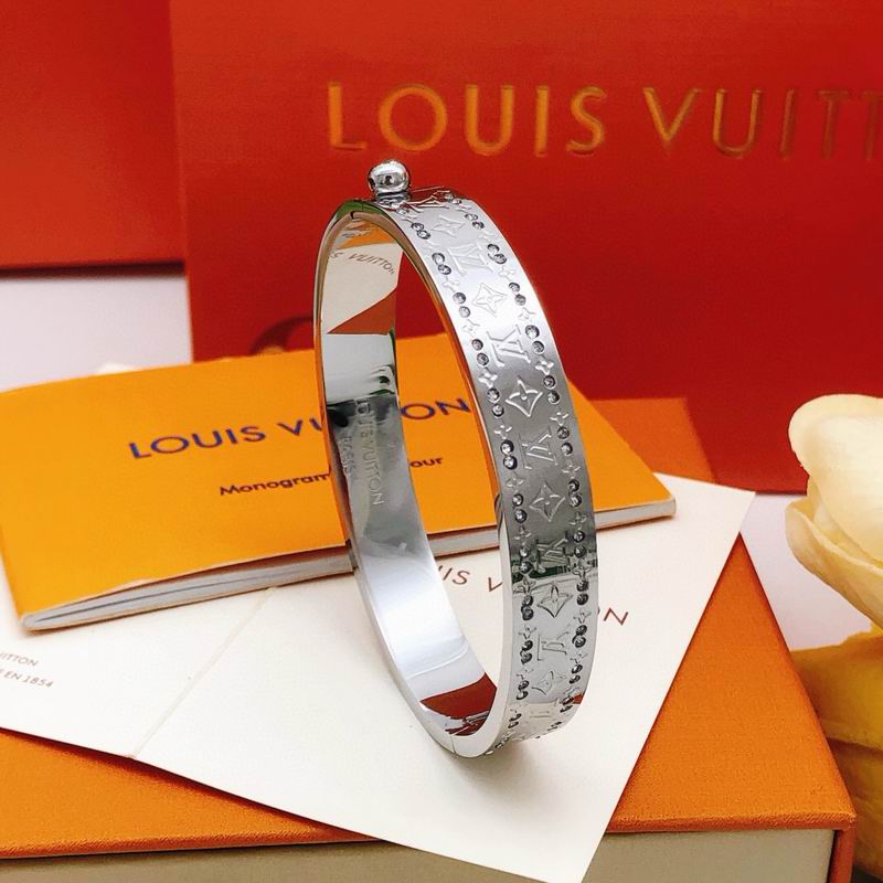 LV Bracelet 11yxx70 (14)