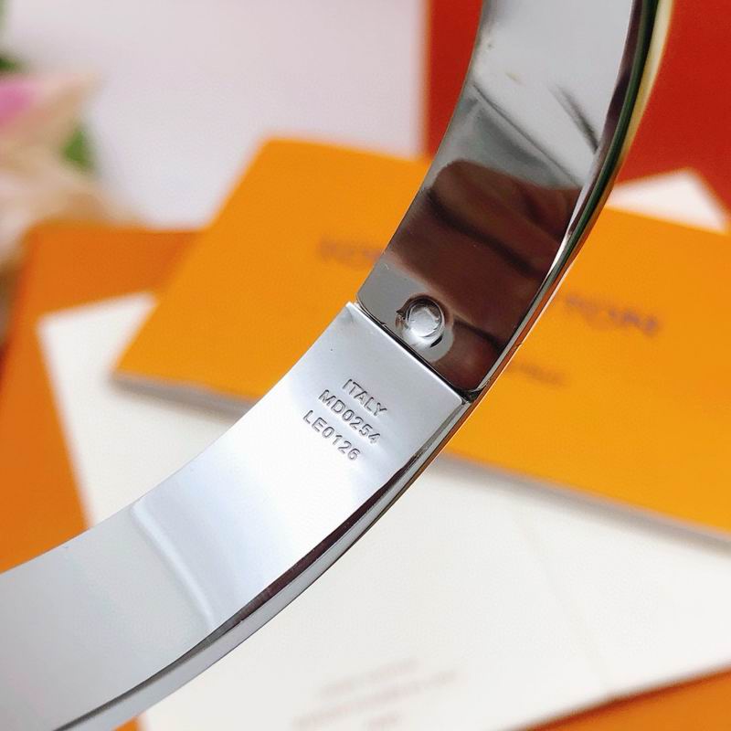 LV Bracelet 11yxx70 (15)