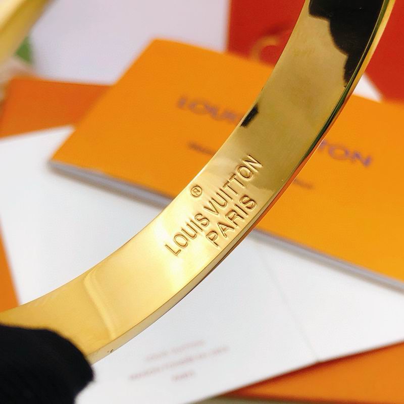 LV Bracelet 11yxx70 (4)