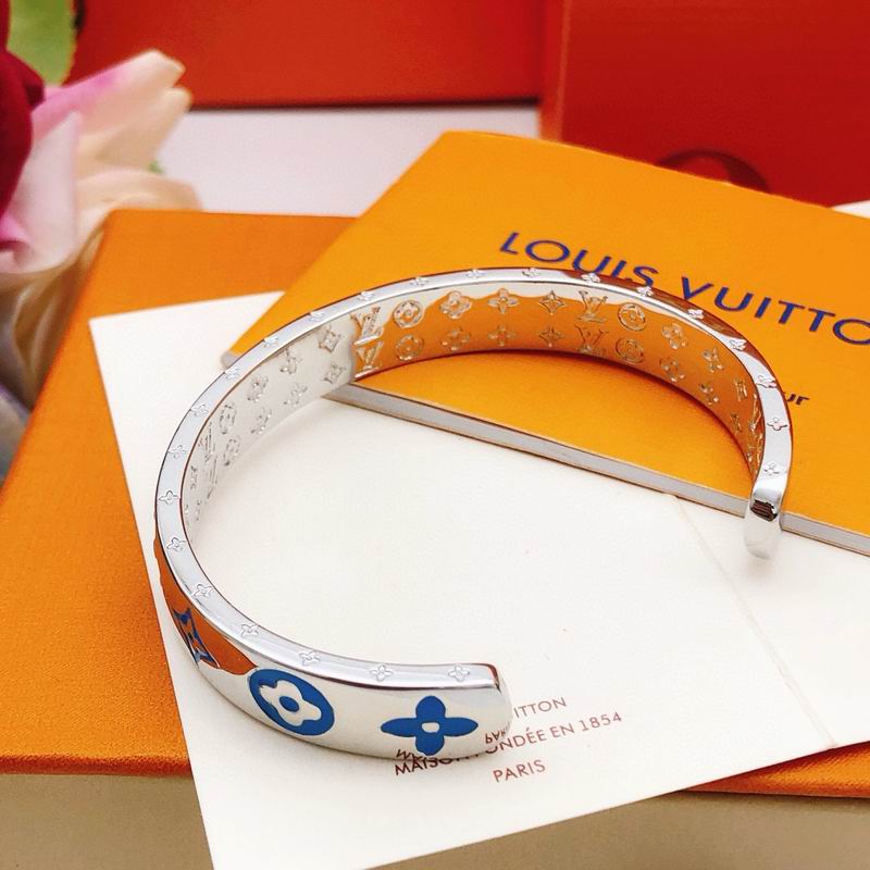 LV Bracelet 11yxx71 (5)