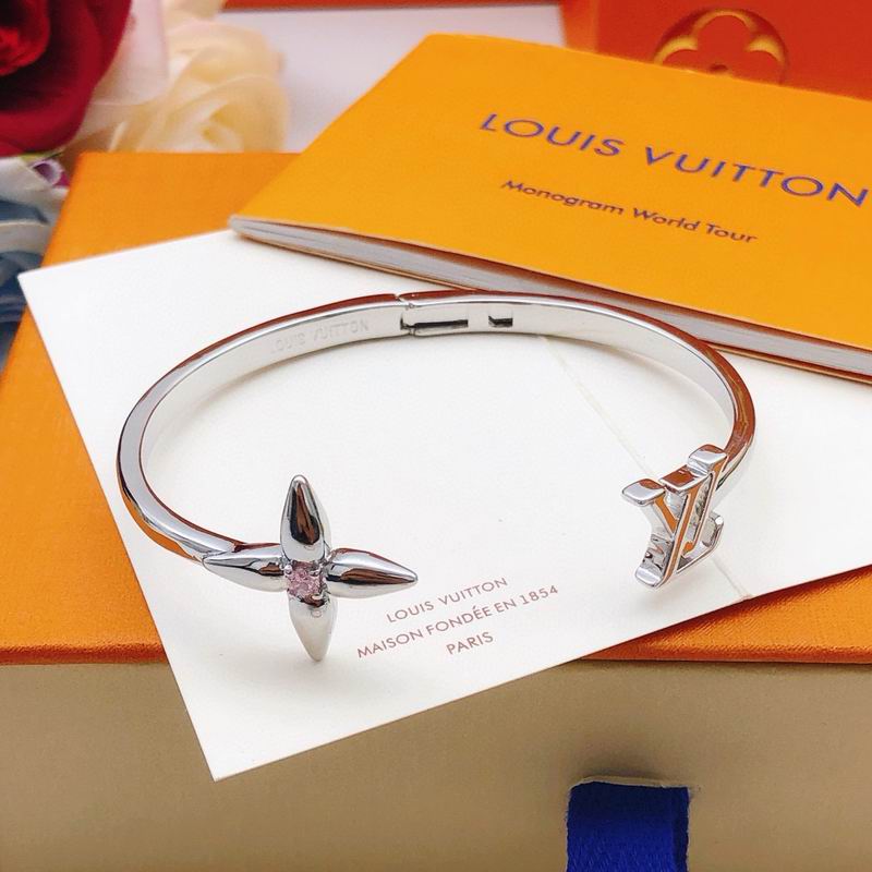 LV Bracelet 11yxx74 (3)
