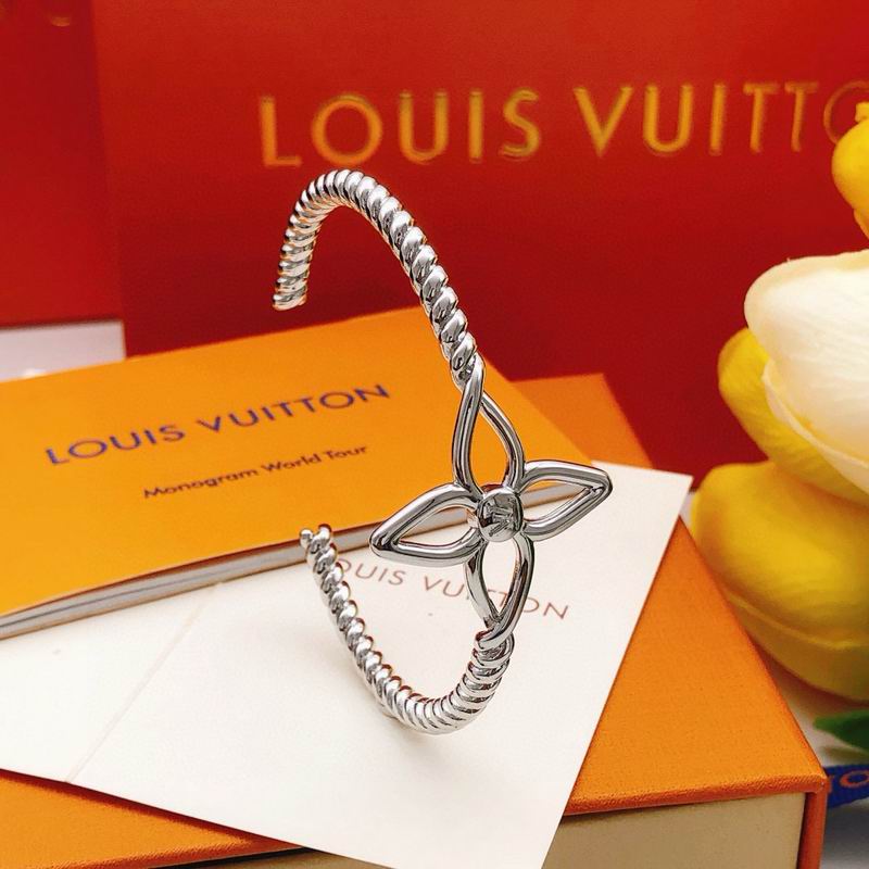 LV Bracelet 11yxx75 (10)