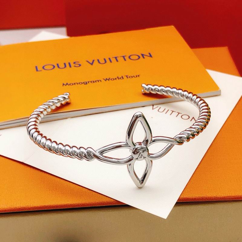 LV Bracelet 11yxx75 (13)