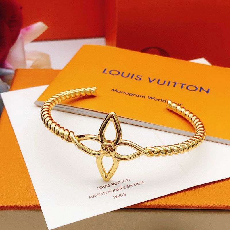 LV Bracelet 11yxx75 (16)