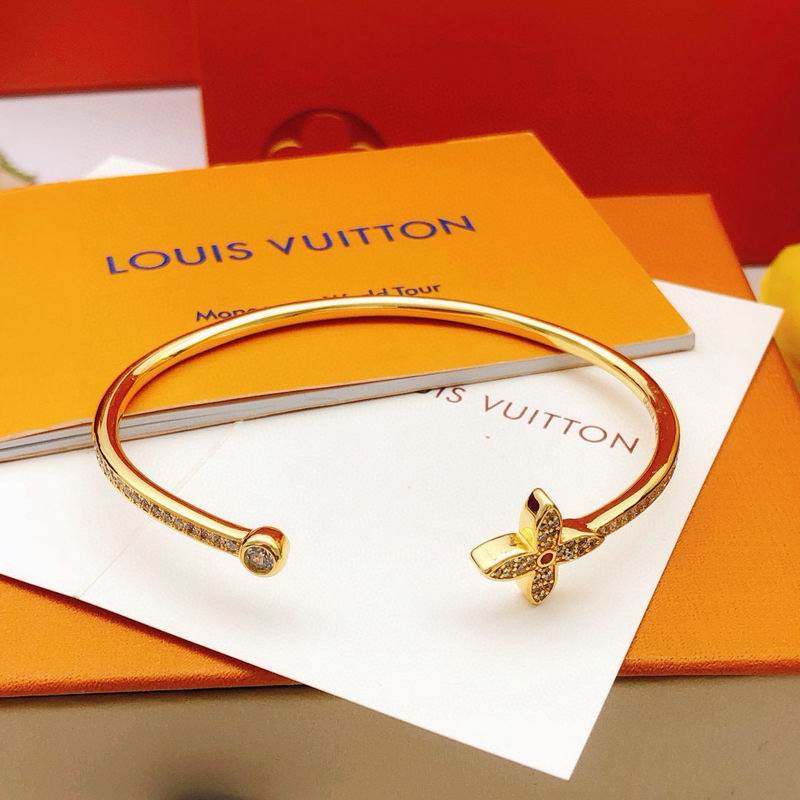 LV Bracelet 11yxx76 (2)