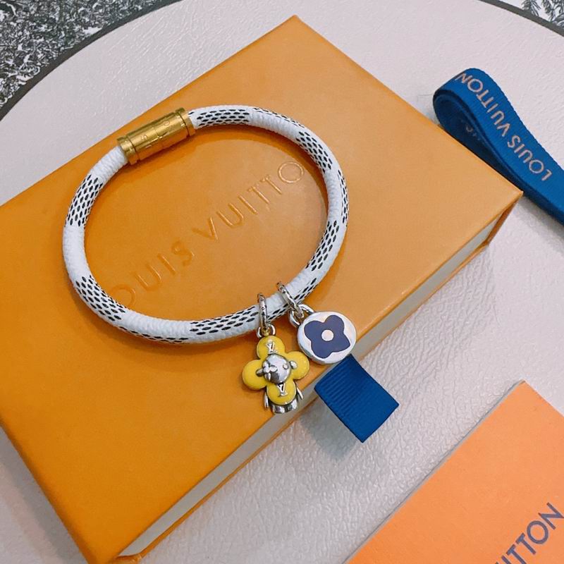 LV Bracelet 11yxx82 (2)