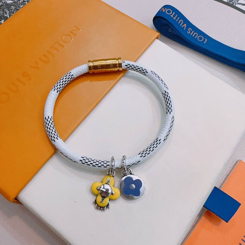 LV Bracelet 11yxx82 (4)