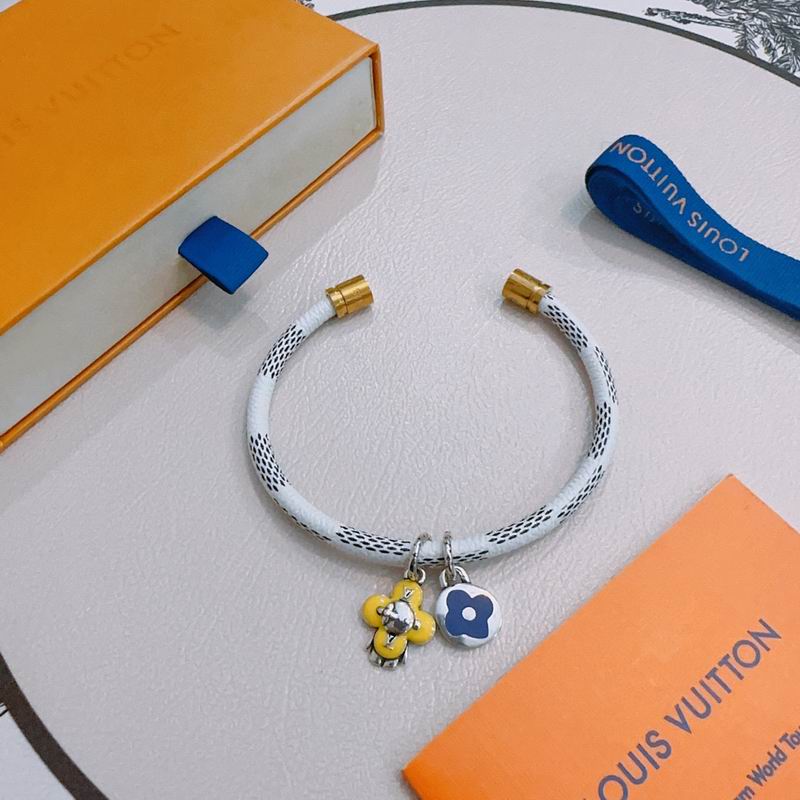 LV Bracelet 11yxx82 (5)
