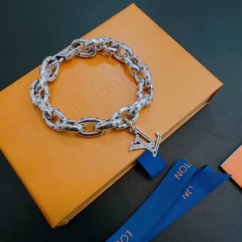 LV Bracelet 11yxx84 (1)
