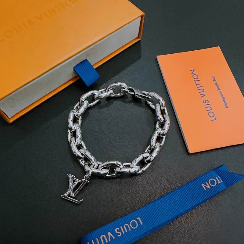 LV Bracelet 11yxx84 (4)
