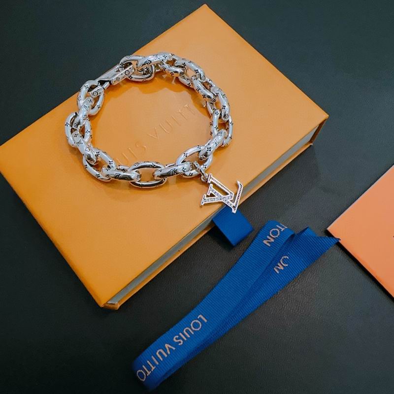 LV Bracelet 11yxx84 (6)