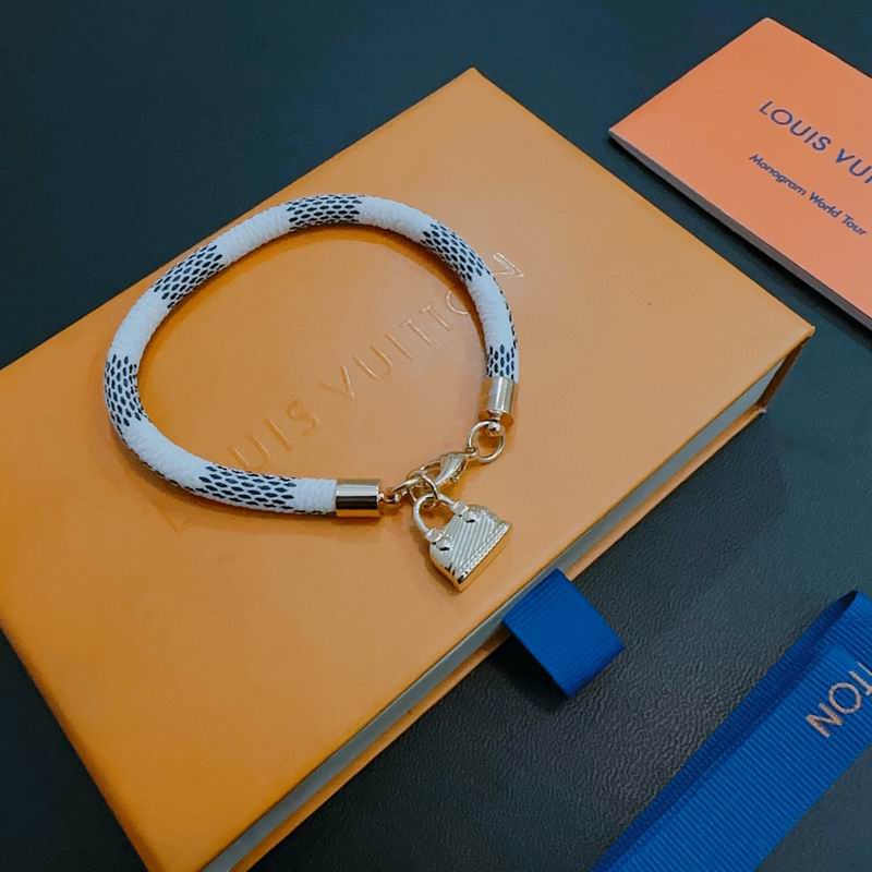 LV Bracelet 11yxx89 (2)