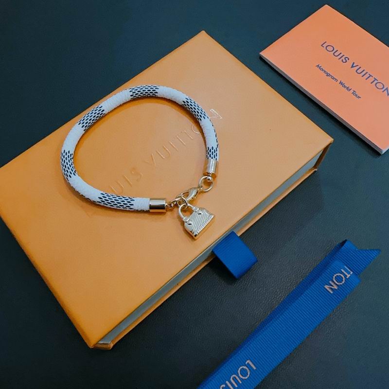 LV Bracelet 11yxx89 (4)