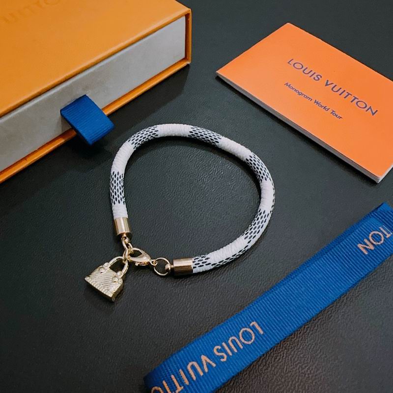 LV Bracelet 11yxx89 (5)