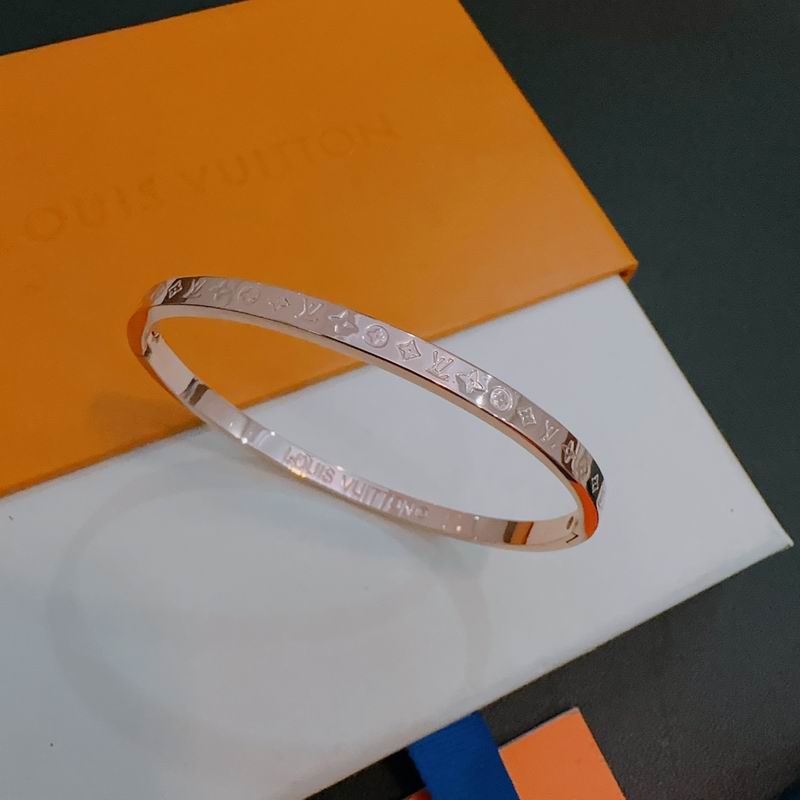 LV Bracelet 11yxx90 (2)
