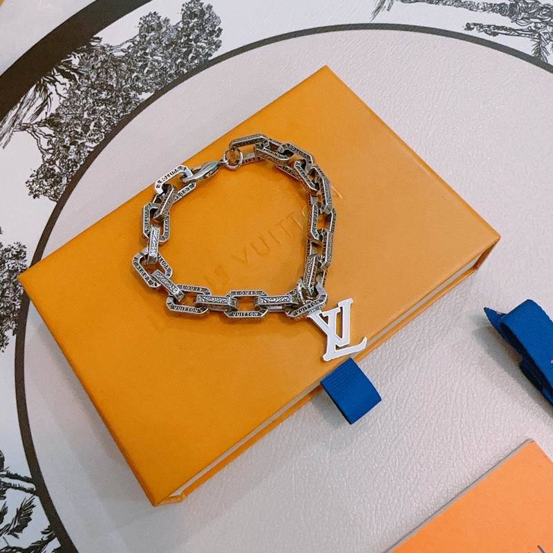 LV Bracelet 12yxx184 (2)