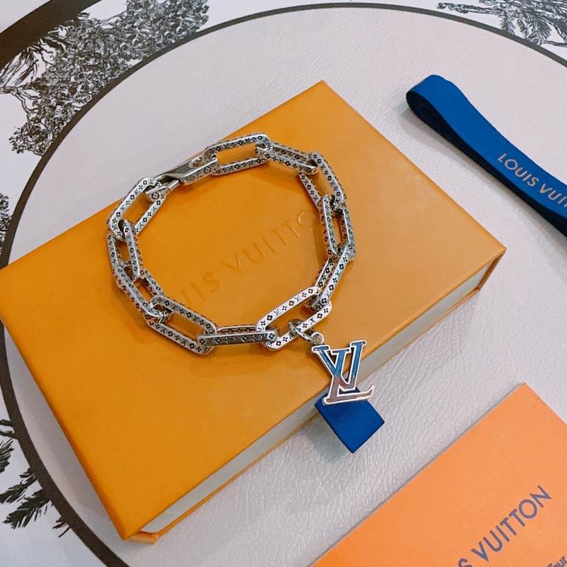 LV Bracelet 12yxx186 (2)