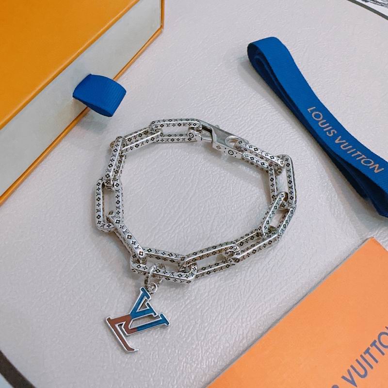 LV Bracelet 12yxx186 (4)