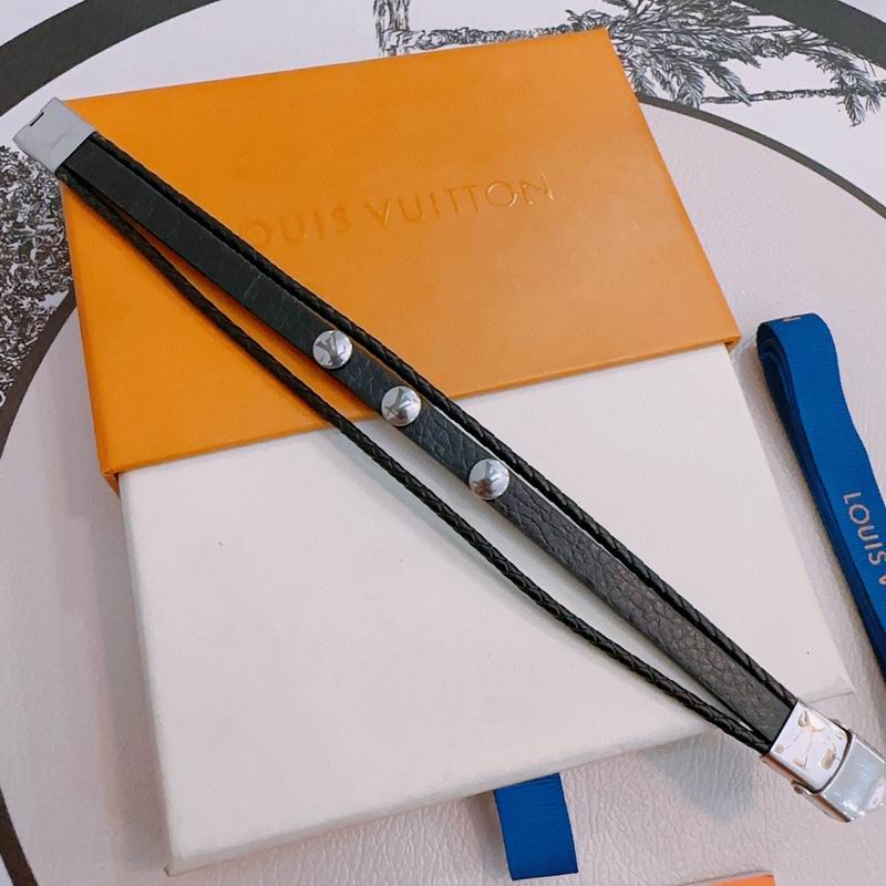 LV Bracelet 12yxx189 (2)