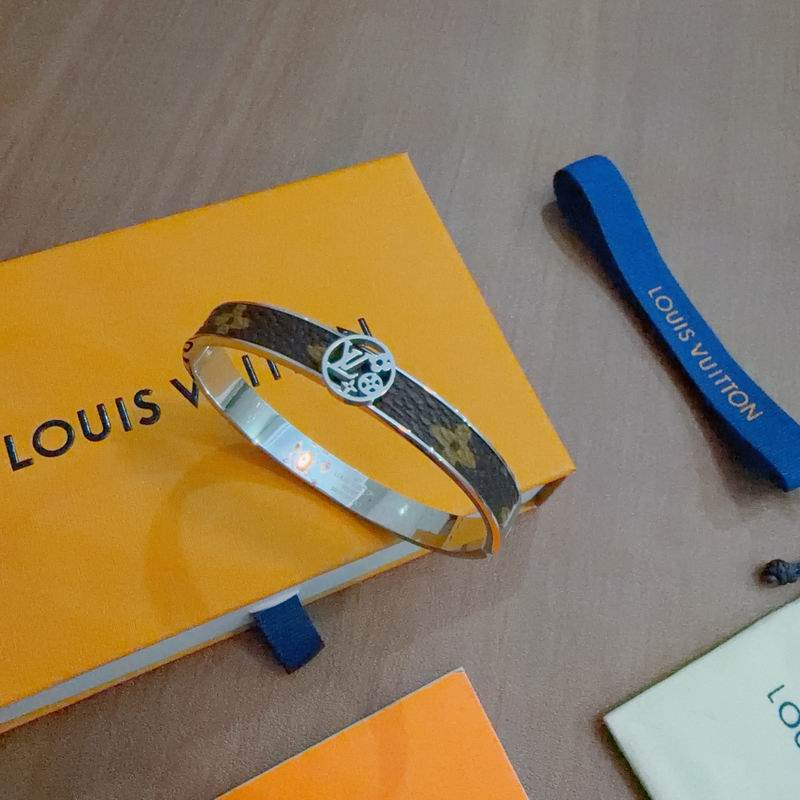 LV Bracelet 12yxx209 (3)